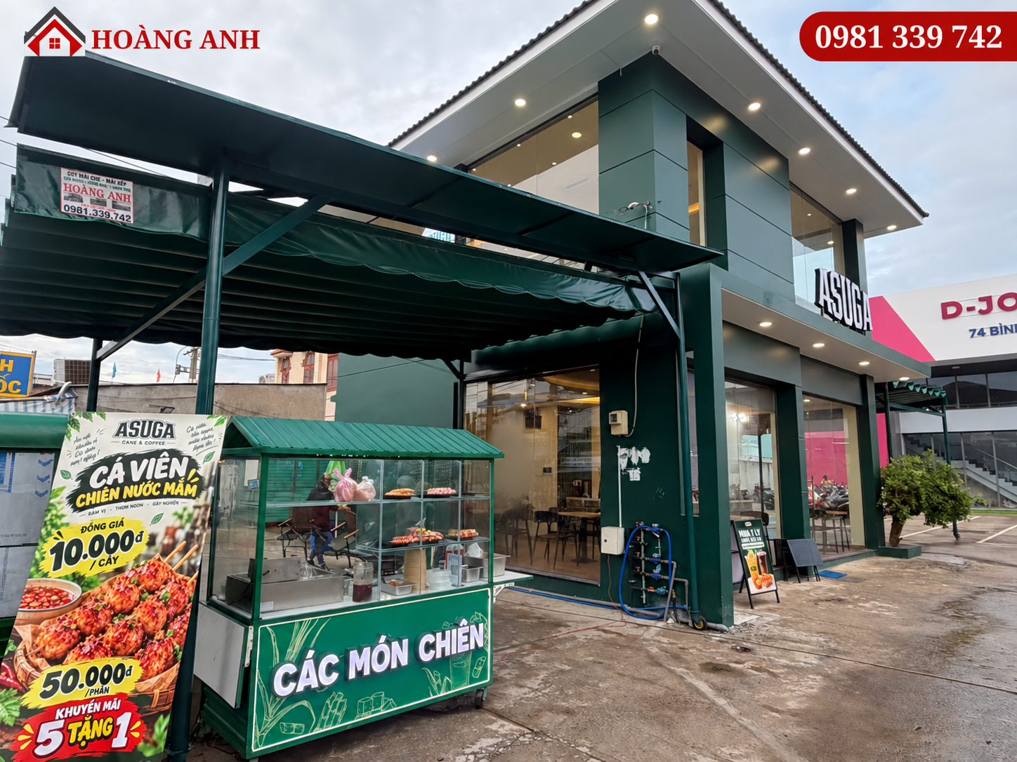 Hệ thống mái che kết hợp mái bạt xếp tại khu vực kinh doanh ASUGA, với khung thép đồng bộ màu sắc cùng kiến trúc mặt tiền.