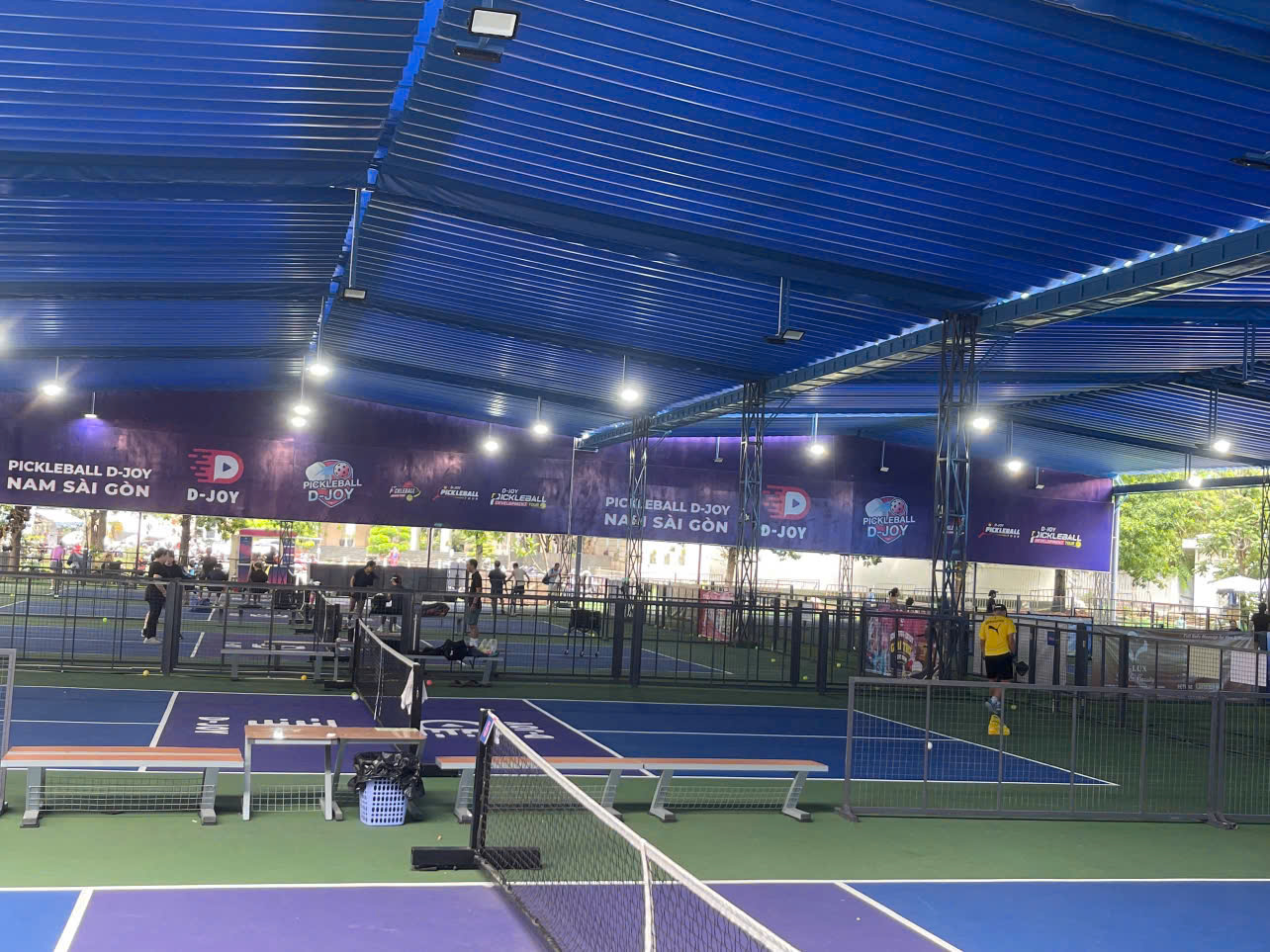 thi công mái che sân pickleball