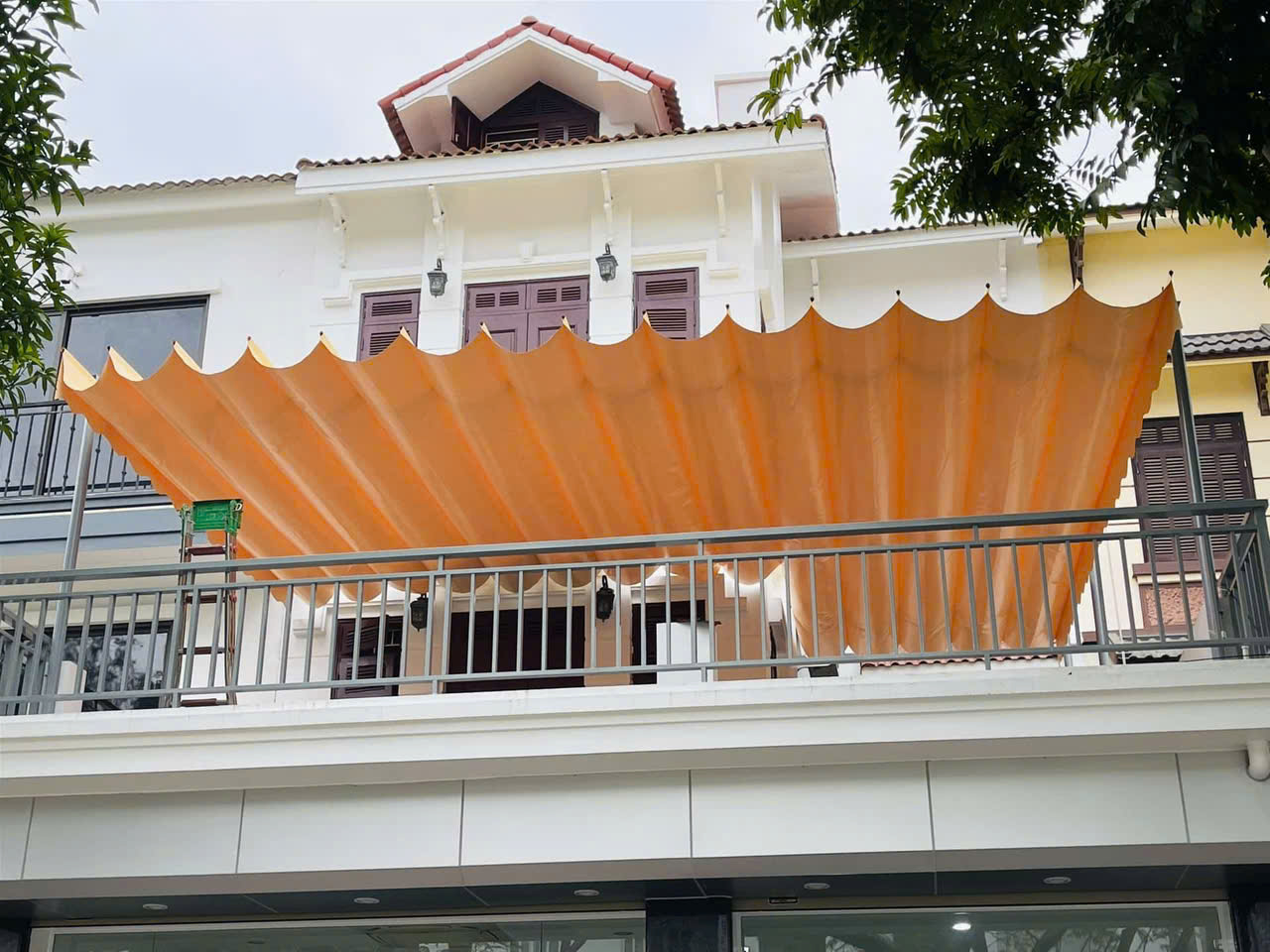MÁI BẠT XẾP NHÀ Ở